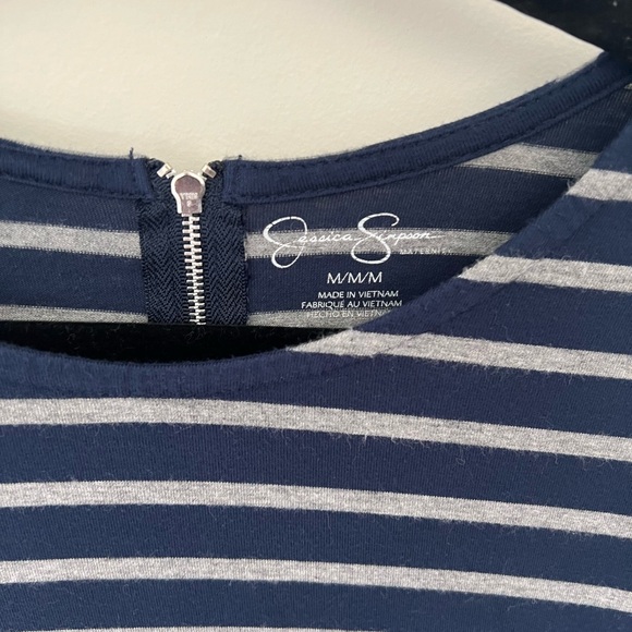 Jessica Simpson 3/4 sleeve maternity top - M. - Picture 7 of 8